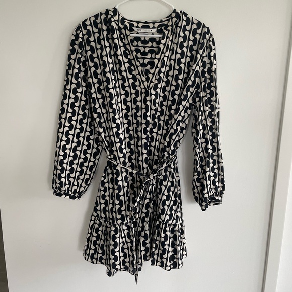 Super cute Zara dress - Picture 2 of 7